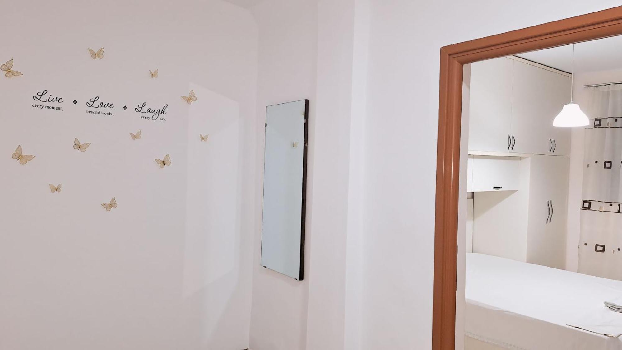 Promenade Apartment In City Centre Berat Exterior foto